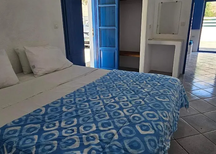 Santorini Pleasure بيريسا