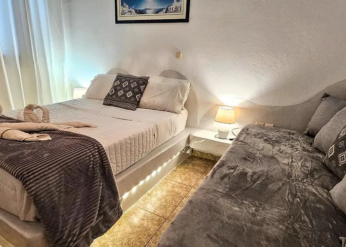 Santorini Pleasure بيريسا