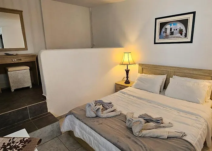 Santorini Pleasure بيريسا