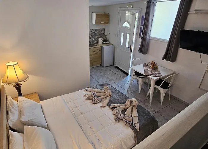 Santorini Pleasure 3* بيريسا