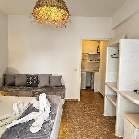 Santorini Pleasure 3* Perissa (Santorini)