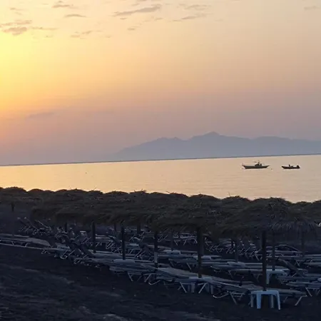 Santorini Pleasure 3* Perissa (Santorini)