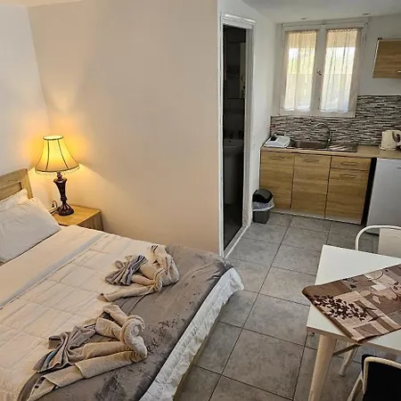 Santorini Pleasure 3* Perissa (Santorini)