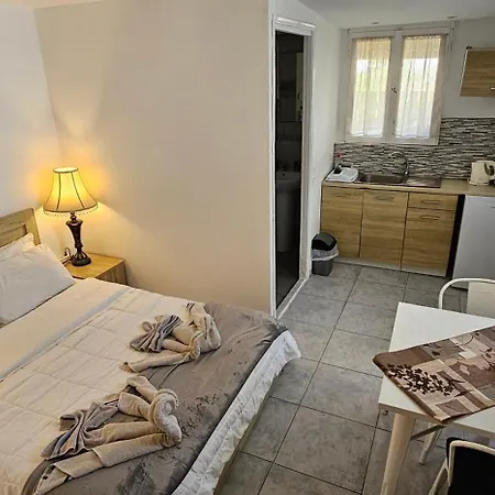 Santorini Pleasure 3*