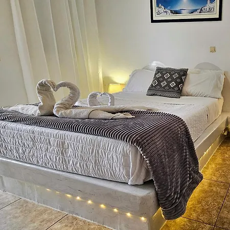 Santorini Pleasure *