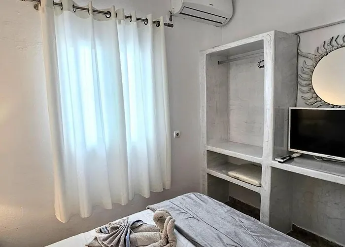 Santorini Pleasure 3*