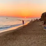 Santorini Pleasure