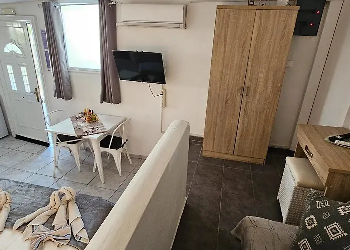 בית הארחה Santorini Pleasure